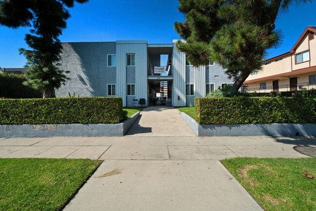 Photo - 317 Western Avenue