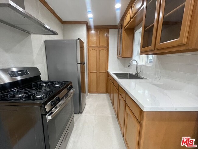 Building Photo - 1126 N Formosa Ave Unit 4 Rental
