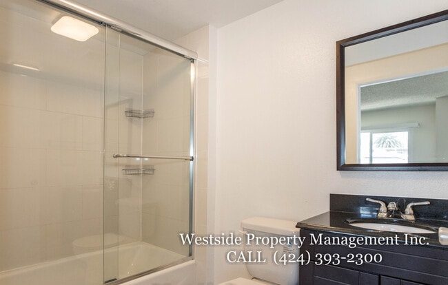 Photo - 1962 N Beachwood Dr