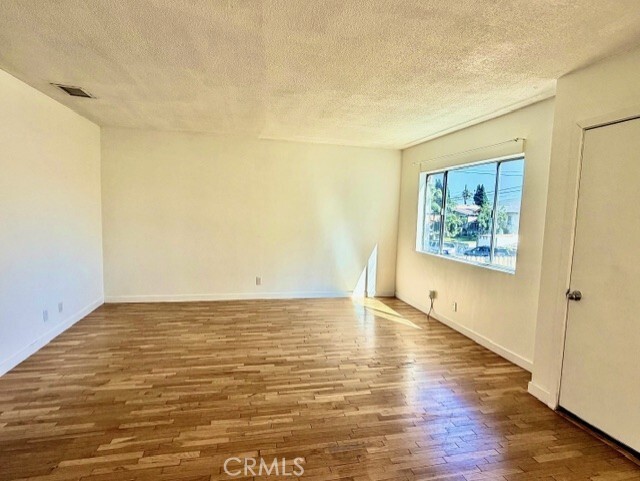 Photo - 964 W 2nd St