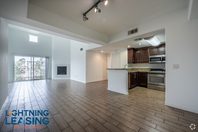 Building Photo - 11925-11925 Kling St Unit 410C Rental