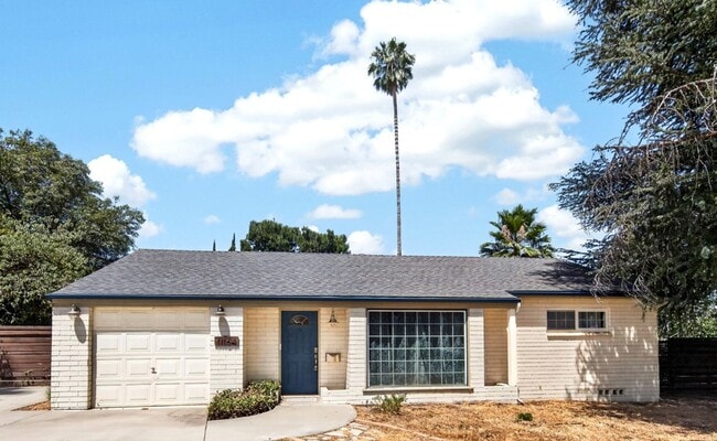 Building Photo - Walk to LLU! Fully-Furnished Updated Single-Story