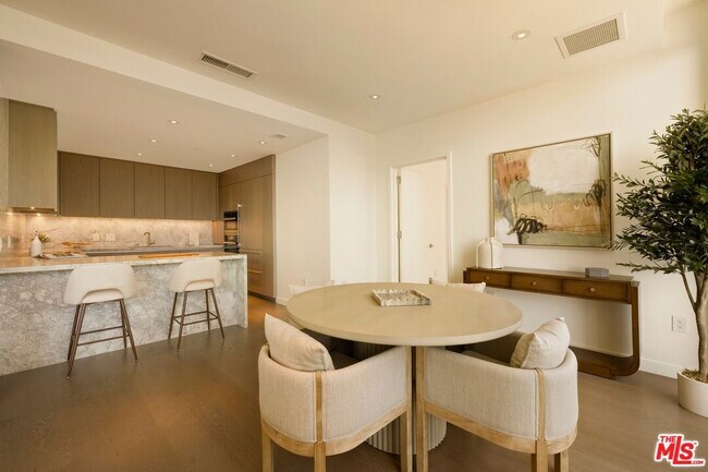 Photo - 2025 Ave of the Stars Unit 1607