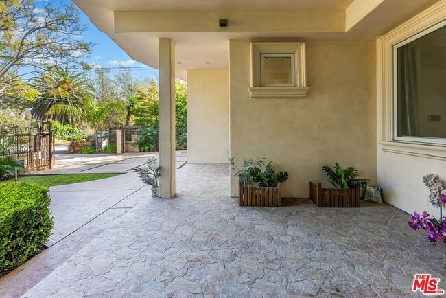 Photo - 391 S Saltair Ave