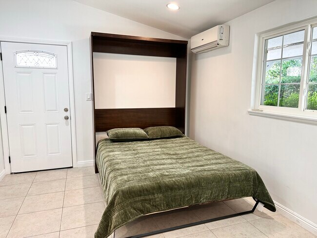 Photo - 20425 Aetna St