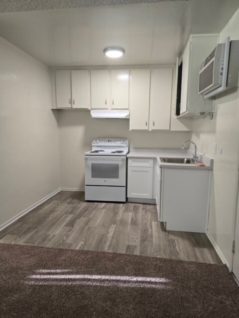 Kitchen - Cameo Somerset Apartments