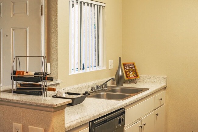 Photo - Monarch Terrace Apartments