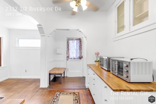 Photo - 2332 1/2 Riverside Dr-