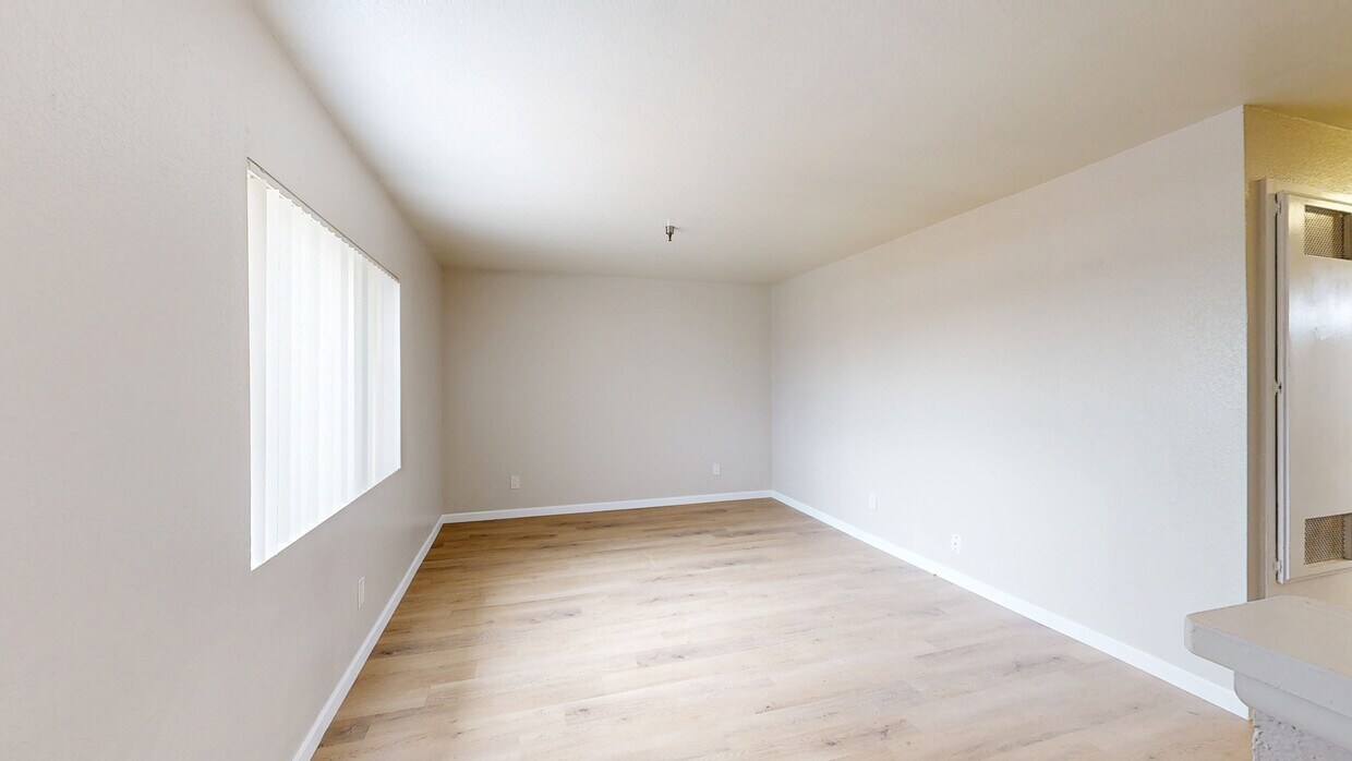 3D Tour - 12617 Eucalyptus Ave