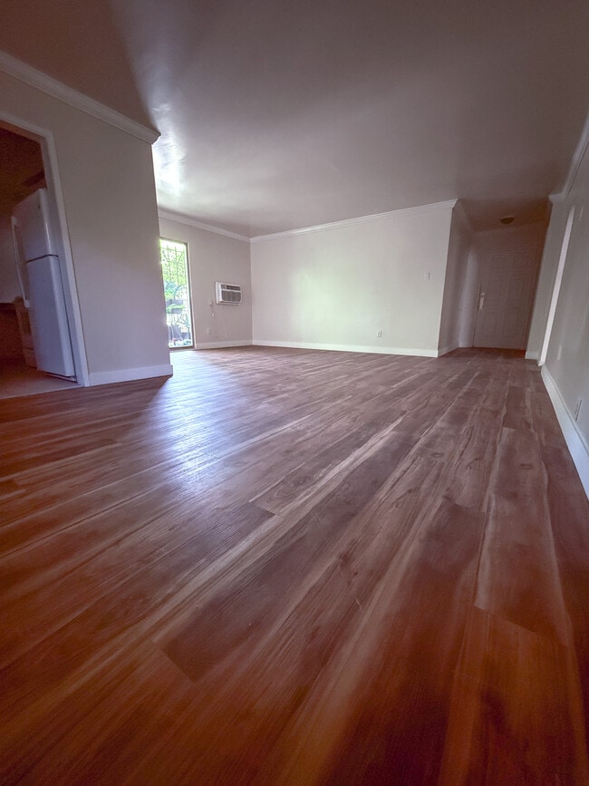 Photo - 625 Flores St Townhome