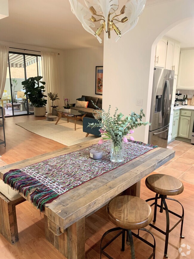 Main dining area -  open layout - 511 N Jackson St Unit #104 Rental
