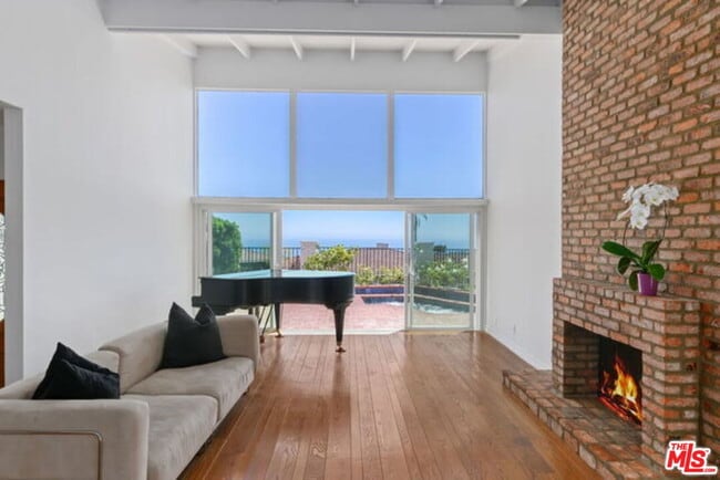 Photo - 1175 Las Pulgas Pl