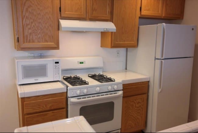 Kitchen - 1875 Cannes Pl Unit 334