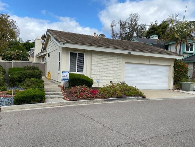 Building Photo - Single Story 2 Bedroom/2 Bathroom in Carlsbad!