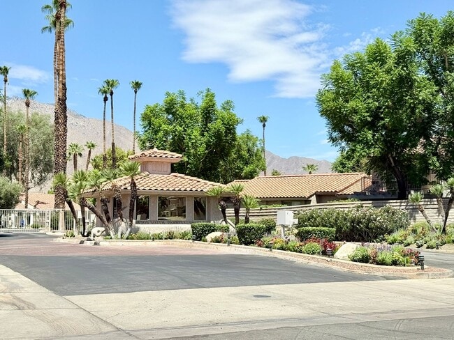 Freshly Updated 2-Bedroom Condo In The Mes... - Freshly Updated 2-Bedroom Condo In The Mes... Unit G37