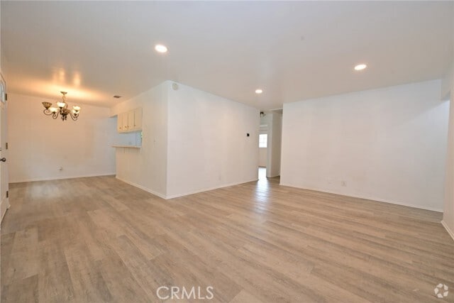 Building Photo - 153 W Green St Rental