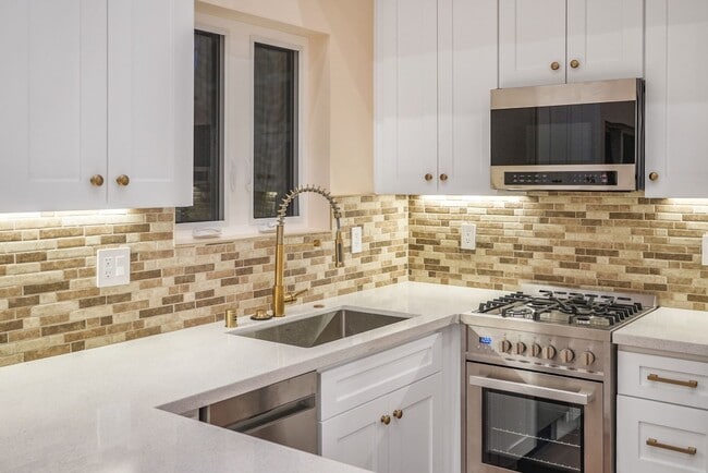 Photo - 11554 Arminta St