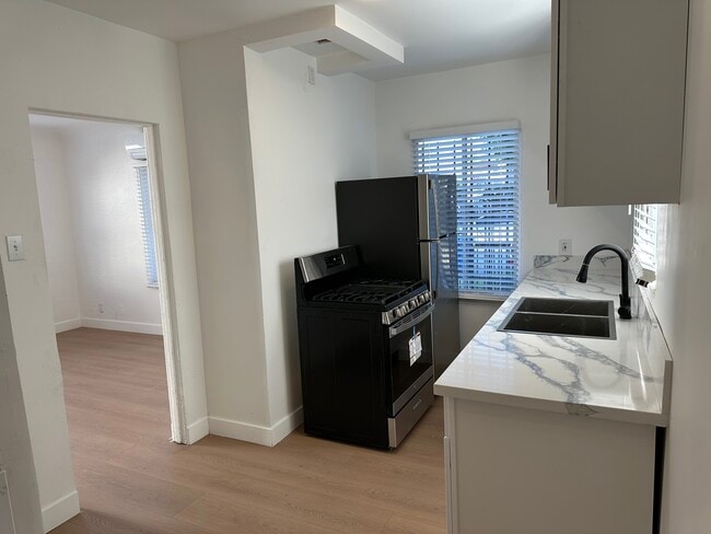 Photo - 2651 S Cloverdale Ave Unit 2651