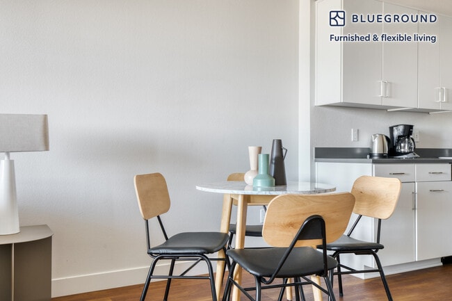 Photo - 417 Centinela Ave Unit FL5-ID666