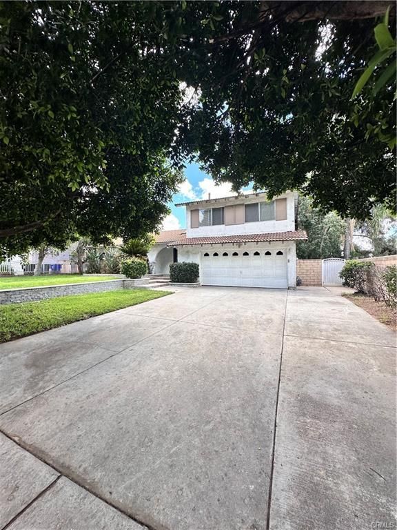 Building Photo - 2415 Mercedes