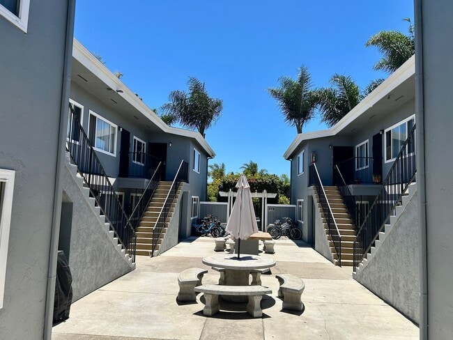 Photo - Bright 2 bed 1 bath in Pacific Beach Unit 2242 1/2