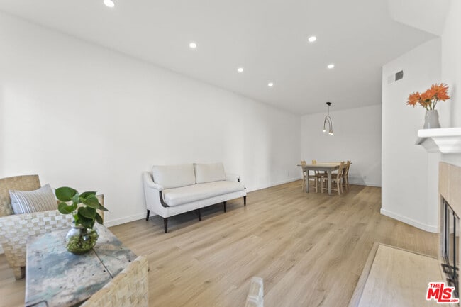 Photo - 5533 Spanish Oak Ln Unit E