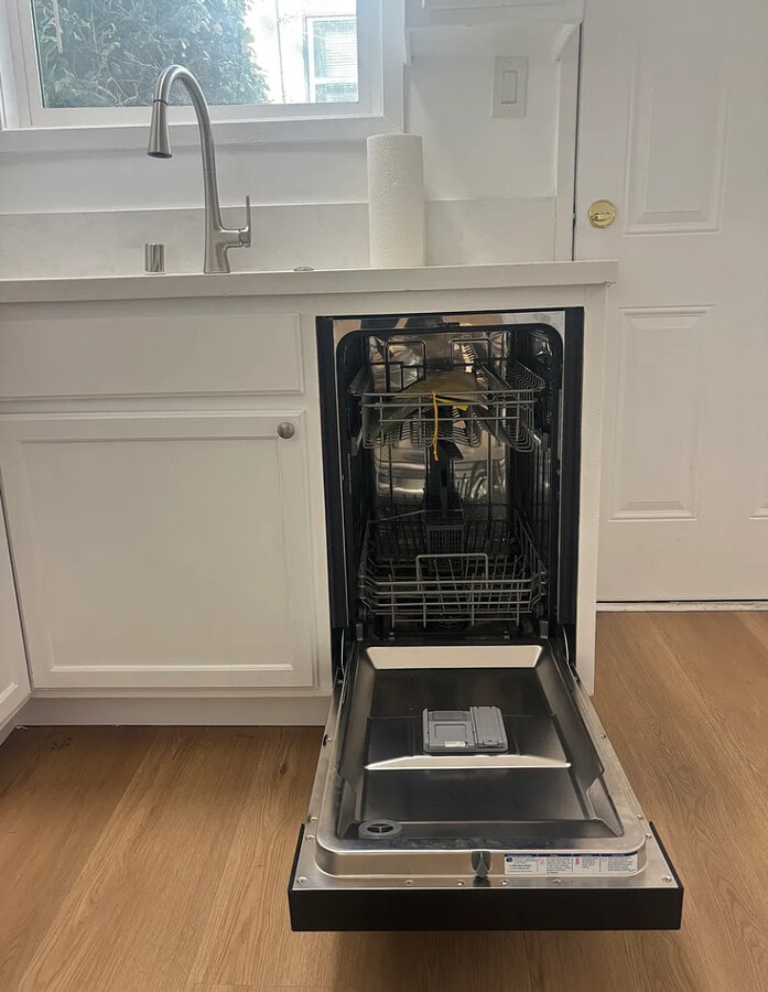 Photo - 13207-13213 Oxnard St