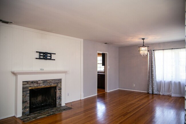 Photo - 7601 Flight Ave