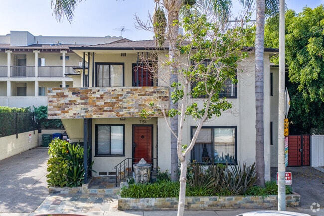 Photo - 7156-7160 Lexington Ave