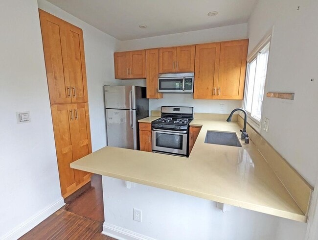 Photo - 1303 Cloverdale Ave Unit 2