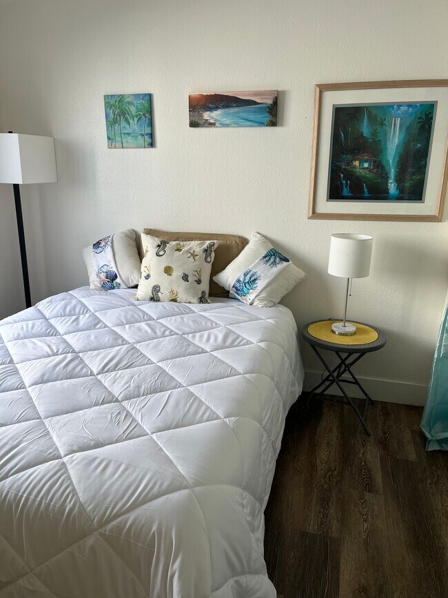 Photo - 21851 Newland St