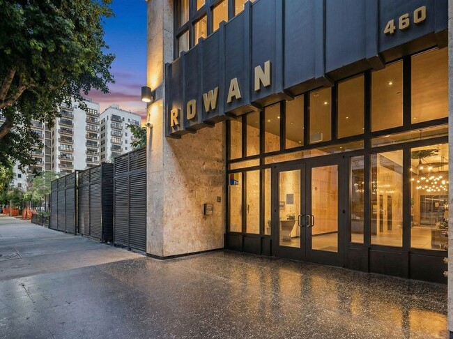 Building Photo - 460 S Spring St