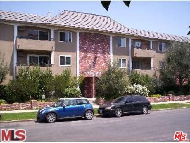 Building Photo - 2320 S Bentley Ave Unit 204 Rental