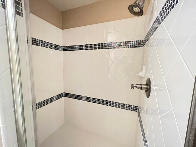 Downstairs Bath Shower - 4353 Waterside Ln