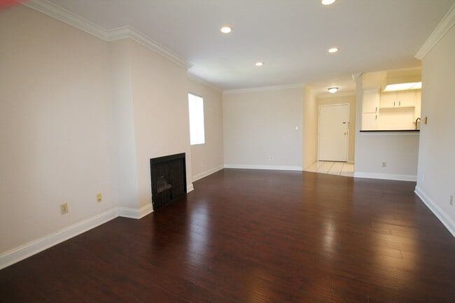 Photo - 15040 Moorpark St