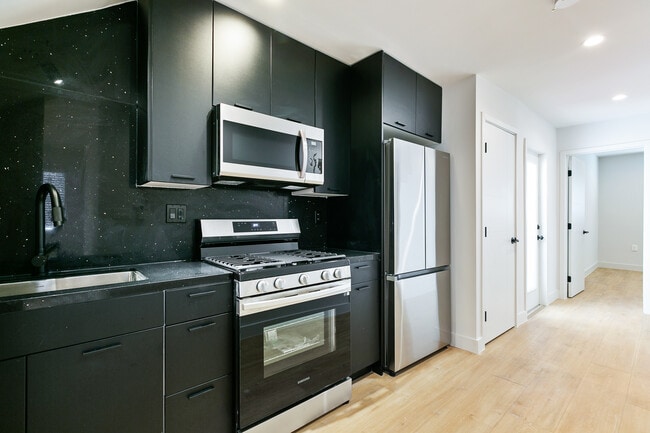 Building Photo - 345 N Heliotrope Dr Unit 345