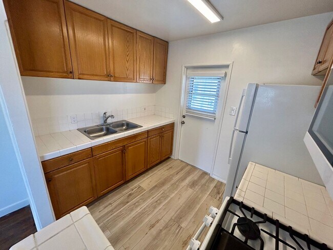 Photo - Charming and Bright 2 bed 1 bath in Point ... Unit 3143 Macaulay Street