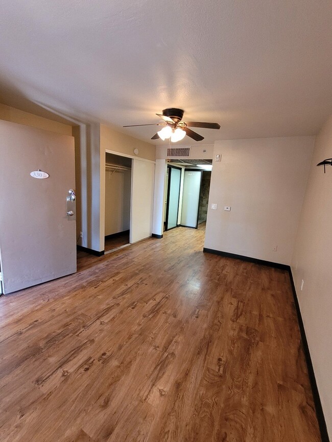Photo - 44916 10th St W