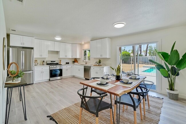 Photo - 74398 Myrsine Ave