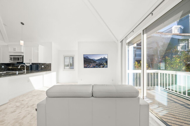 Photo - Coastal Corner Loft, Quiet, Bright & Stylish Unit #301