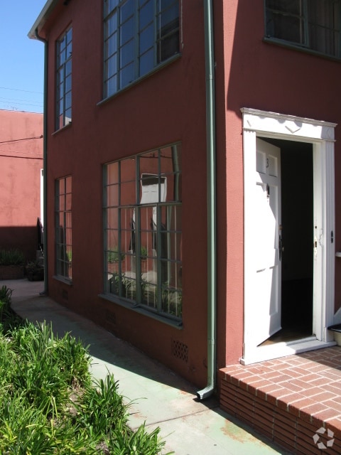 Building Photo - 5301 Russell Ave Unit 5 Rental