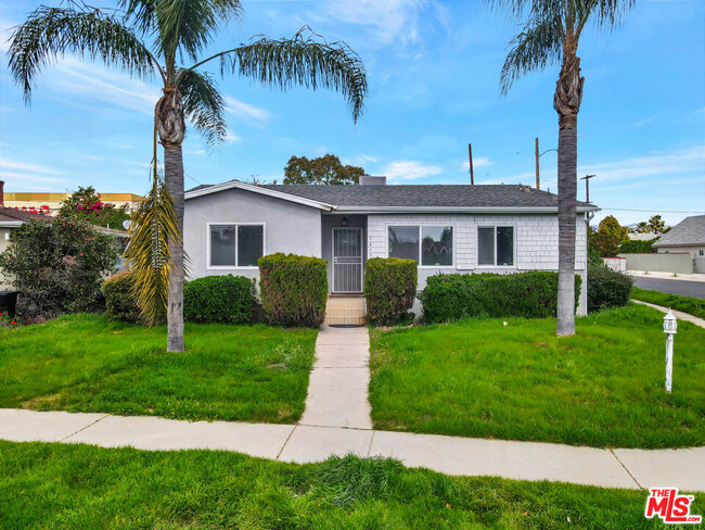 Photo - 12801 Friar St House