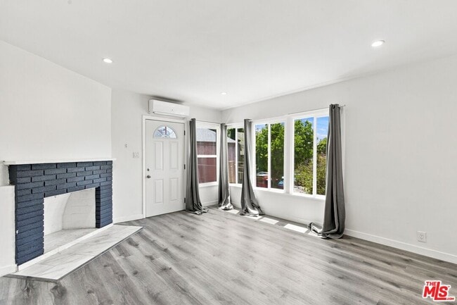 Photo - 11485 Cumpston St