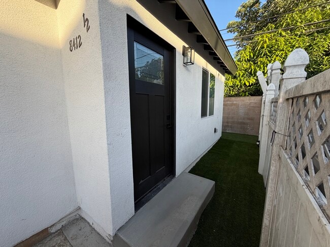 Building Photo - 8412 Buhman Ave Unit 8412 Buhman Ave