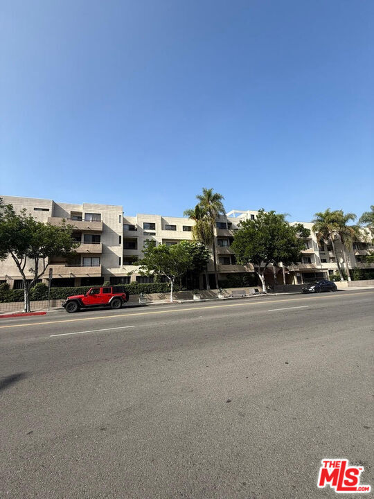 Building Photo - 435 S Virgil Ave Unit 303