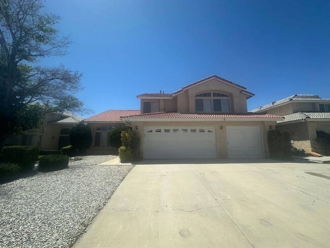 Building Photo - 5 BEDROOM, 2 STORY,SPACIOUS VICTORVILLE HOME! NEAR MALL!