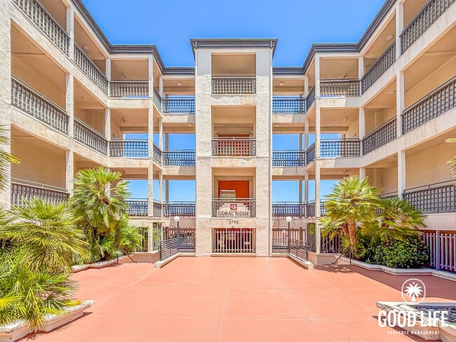 Building Photo - Beautiful Studio in North Park with Walk-In Closet, Private Balcony & In-Unit Laundry Unit AG02