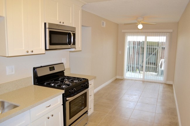 Building Photo - 15551 Boleyn Cir Unit B