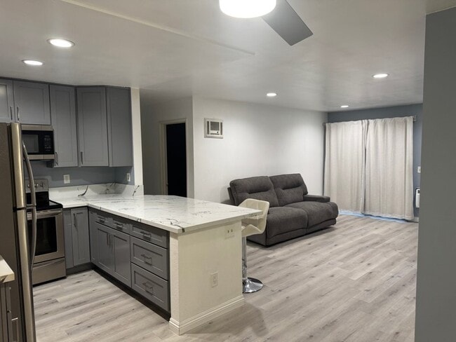 Photo - 12716 Lakeshore Dr Unit APT C