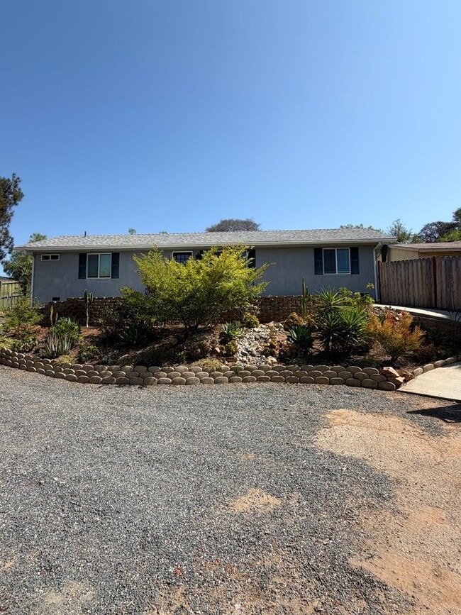 Photo - 1564 York Dr
